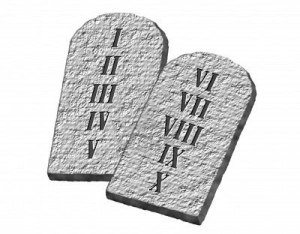 i-dieci-comandamenti-di-mose-scritto-su-tavolette-di-pietra